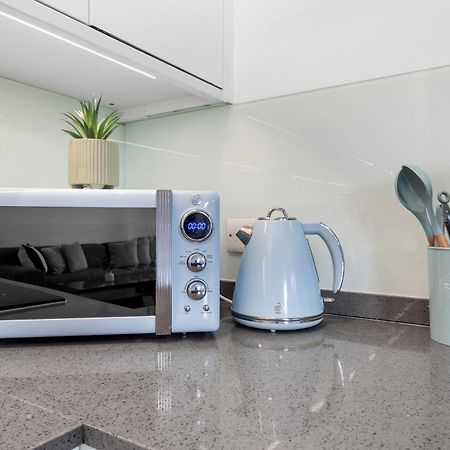 Luxury 4 Bedroom Flat With Stunning Shard View From Terrace In Central London! Next To Station, Sleeps 9 Extérieur photo