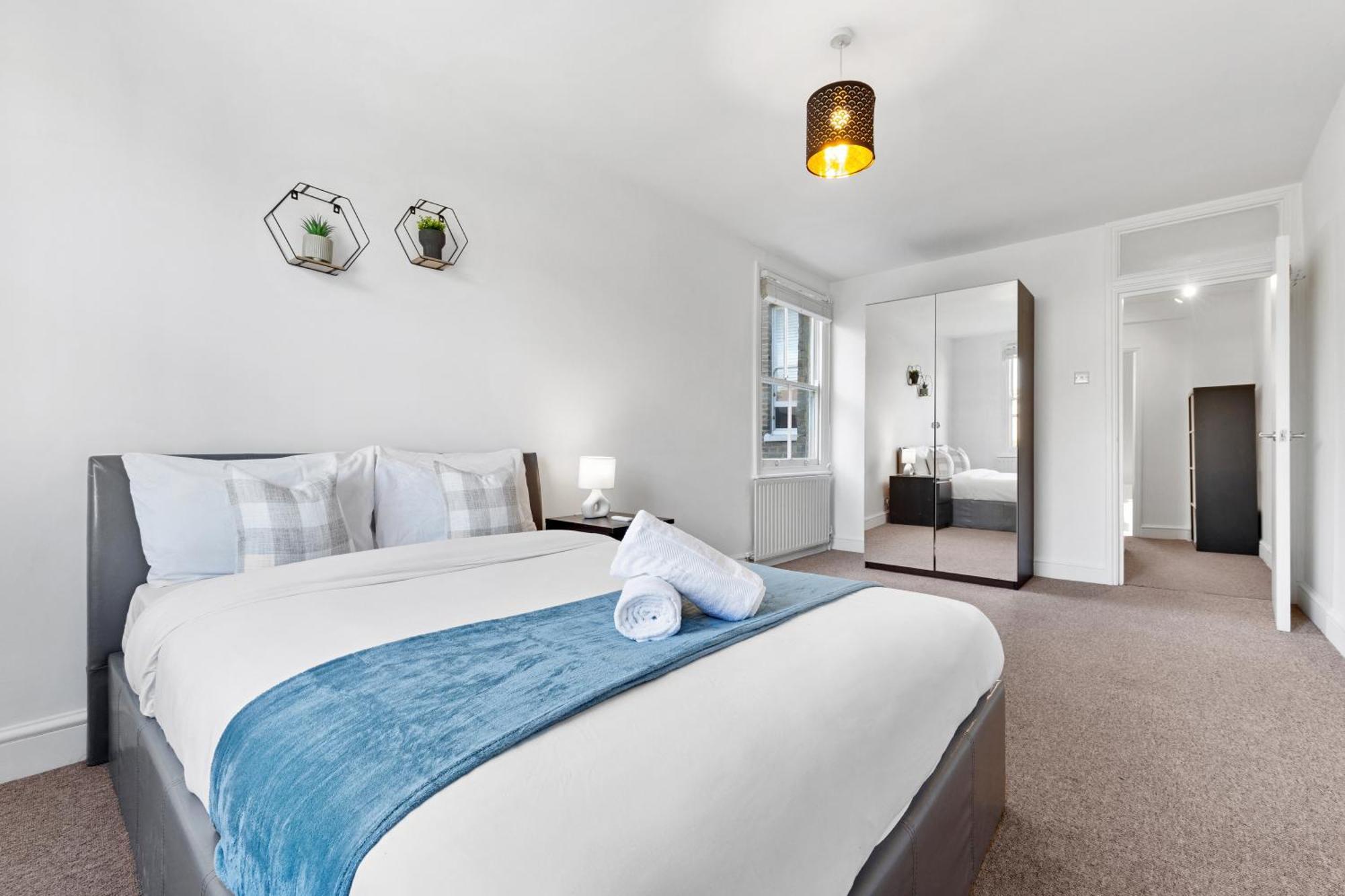 Luxury 4 Bedroom Flat With Stunning Shard View From Terrace In Central London! Next To Station, Sleeps 9 Extérieur photo