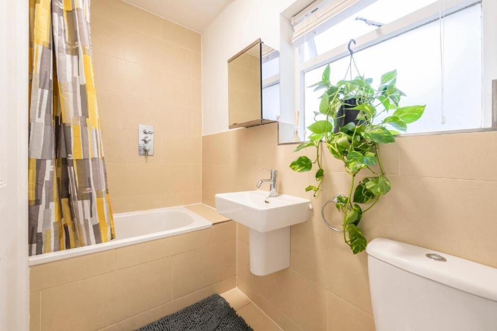 Luxury 4 Bedroom Flat With Stunning Shard View From Terrace In Central London! Next To Station, Sleeps 9 Chambre photo