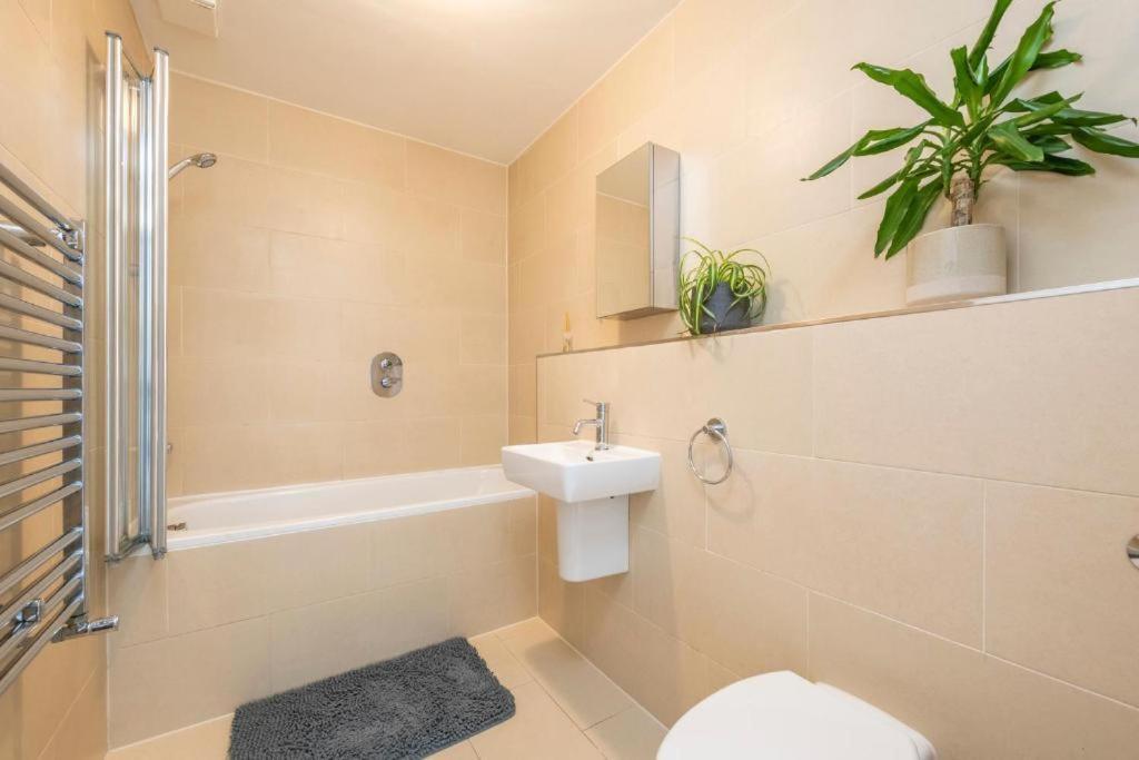Luxury 4 Bedroom Flat With Stunning Shard View From Terrace In Central London! Next To Station, Sleeps 9 Chambre photo