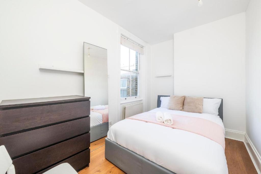 Luxury 4 Bedroom Flat With Stunning Shard View From Terrace In Central London! Next To Station, Sleeps 9 Chambre photo