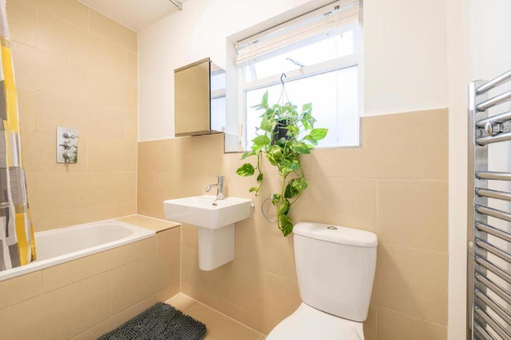 Luxury 4 Bedroom Flat With Stunning Shard View From Terrace In Central London! Next To Station, Sleeps 9 Chambre photo